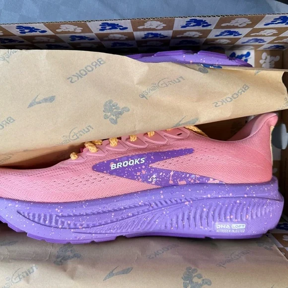 Rare RunDisney Brooks Rapunzel shoes M 11 NWT - Picture 3 of 5